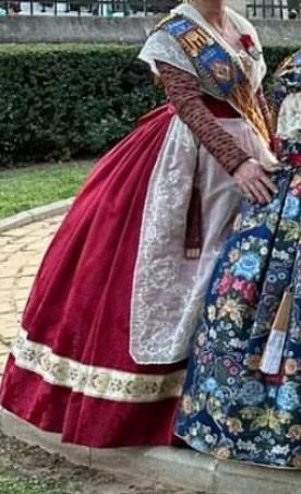 traje ala antigua , manga larga, 