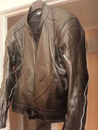Chaqueta moto piel auténtica. 