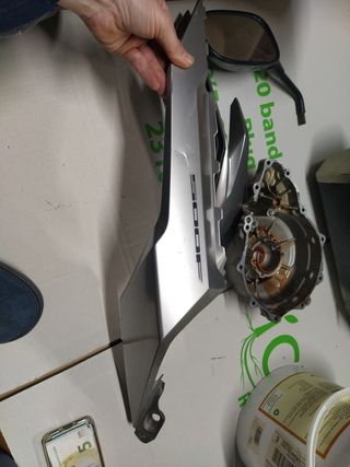 Tapa trasera derecha honda cb500f