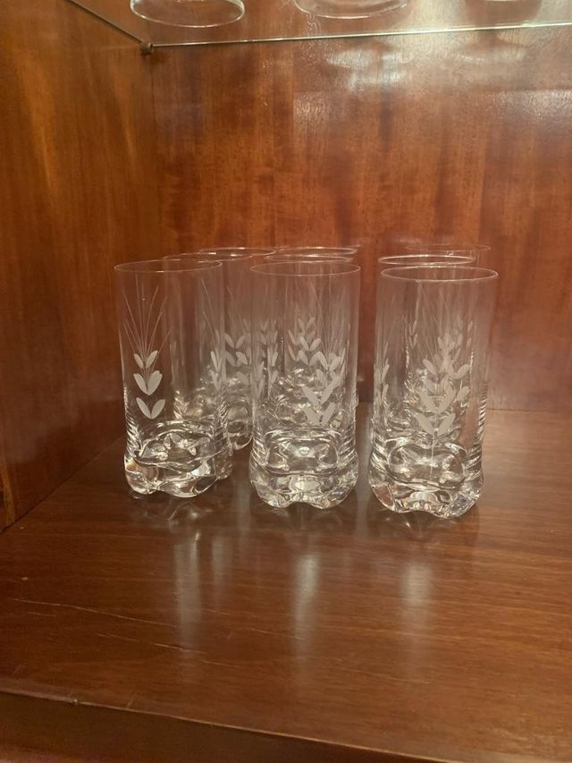 9 vasos altos tallados de cristal