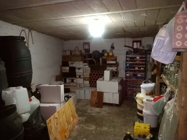 Edificio completo en pueblo de Rioja.