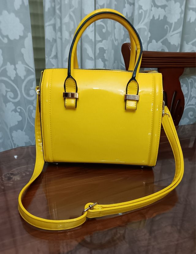 Bolso amarillo Cristian Lay