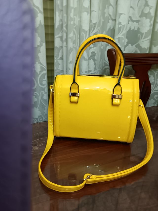 Bolso amarillo Cristian Lay