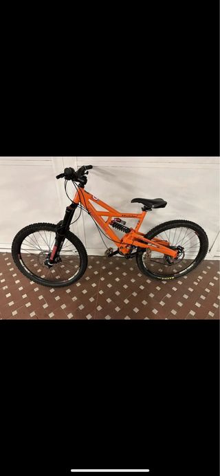  bici come nuova  da downhill prezzo trattabile 