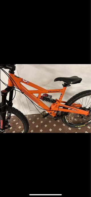 bici come nuova  da downhill prezzo trattabile 