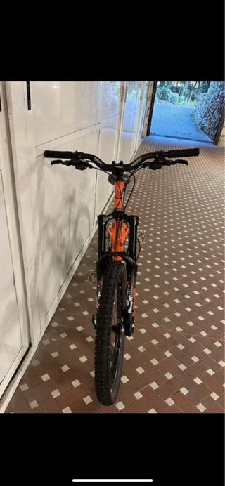  bici come nuova  da downhill prezzo trattabile 