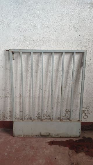 Puertas de hierro con barrotes