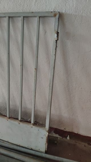 Puertas de hierro con barrotes