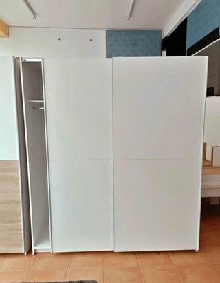 ARMARIO GRANDE DE PUERTAS CORREDERAS