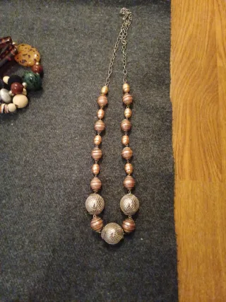 Collar con bolas varios tonos