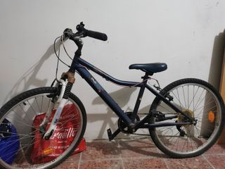 Bicicleta BTWIN tamaño mediano 