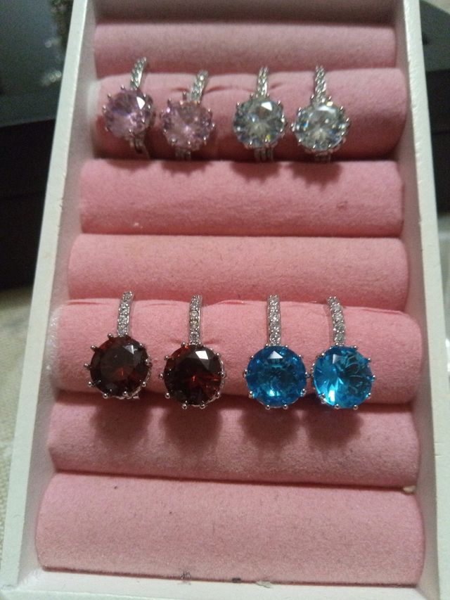 4 paia di orecchini colorati