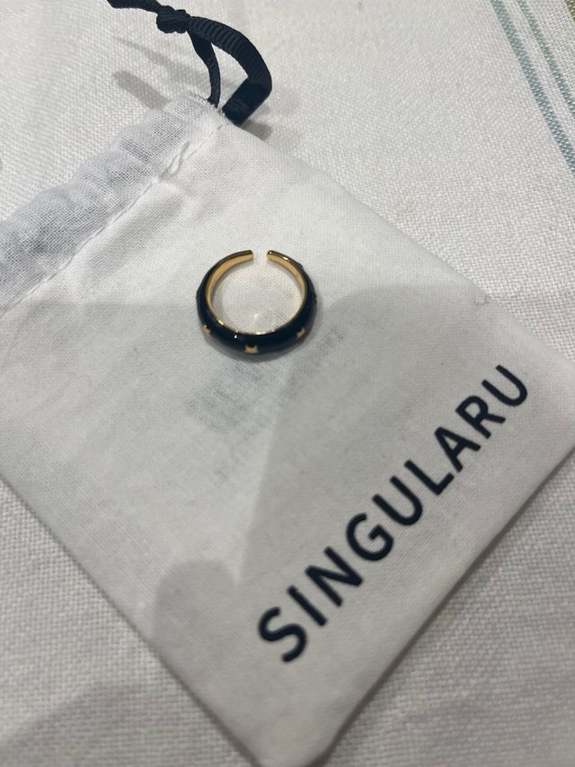 Anillo Stars Black Enamel Baño Oro Singularu