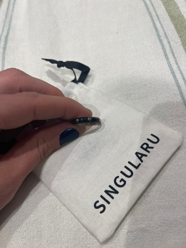 Anillo Stars Black Enamel Baño Oro Singularu