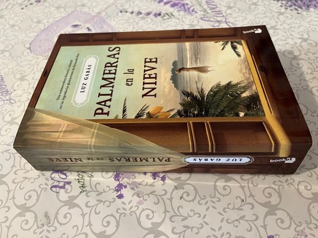 Libro “Palmeras en la nieve” de Luz Gabas