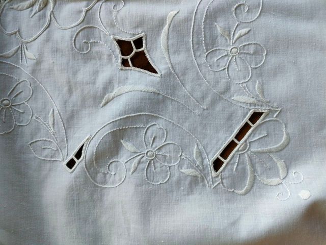 Grande tovaglia + tovaglioli ricamati a mano