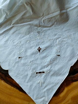 Grande tovaglia + tovaglioli ricamati a mano