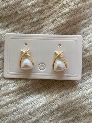 Pendientes perla dorados