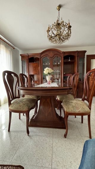 mueble comedor de madera con detalles de ebanista