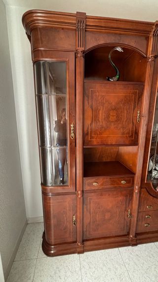 mueble comedor de madera con detalles de ebanista