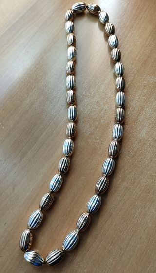 t.   COLLAR BOLAS RIZADAS PLATEADAS Y COLOR COBRE