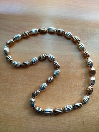 t.   COLLAR BOLAS RIZADAS PLATEADAS Y COLOR COBRE