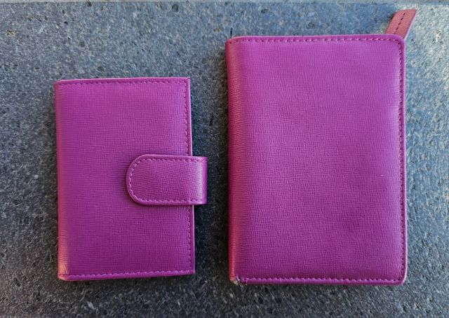 Portafoglio e portatessere in pelle