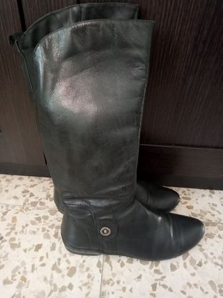 Botas altas piel negras