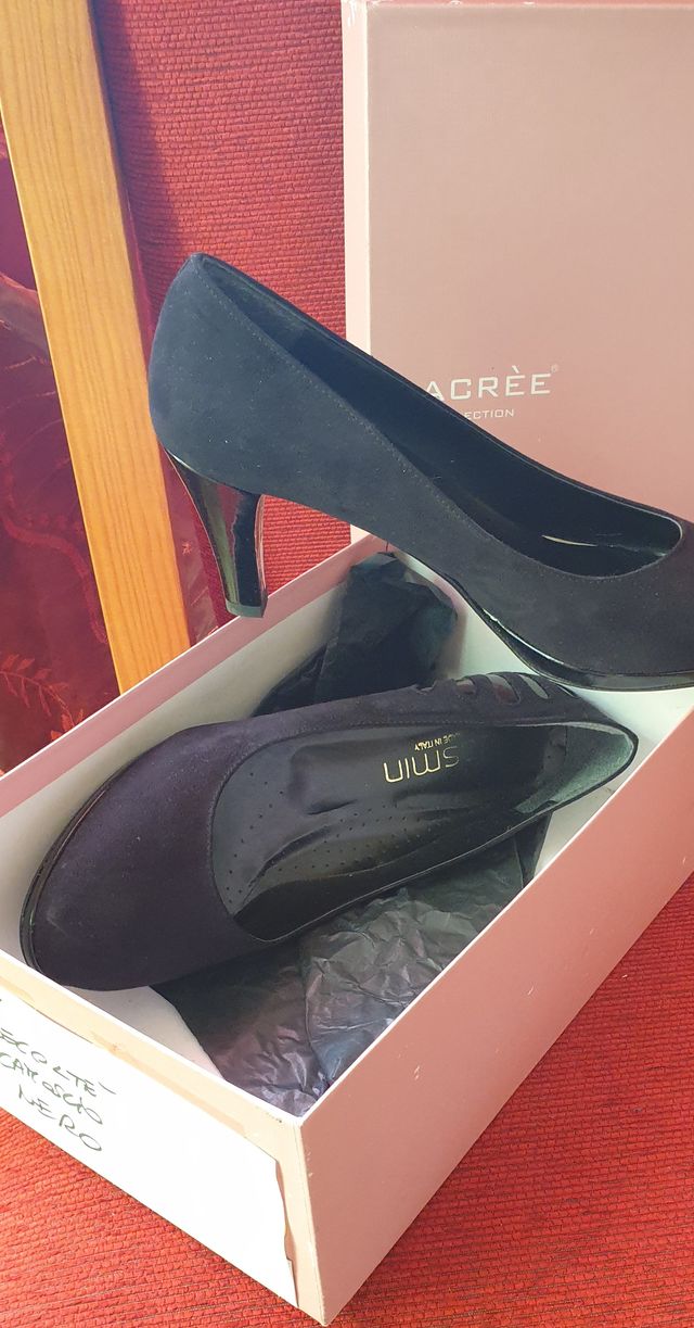 SCARPE DONNA DECOLLETE’ NERE di camoscio