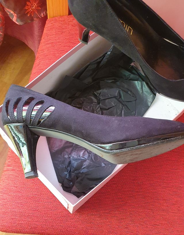 SCARPE DONNA DECOLLETE’ NERE di camoscio