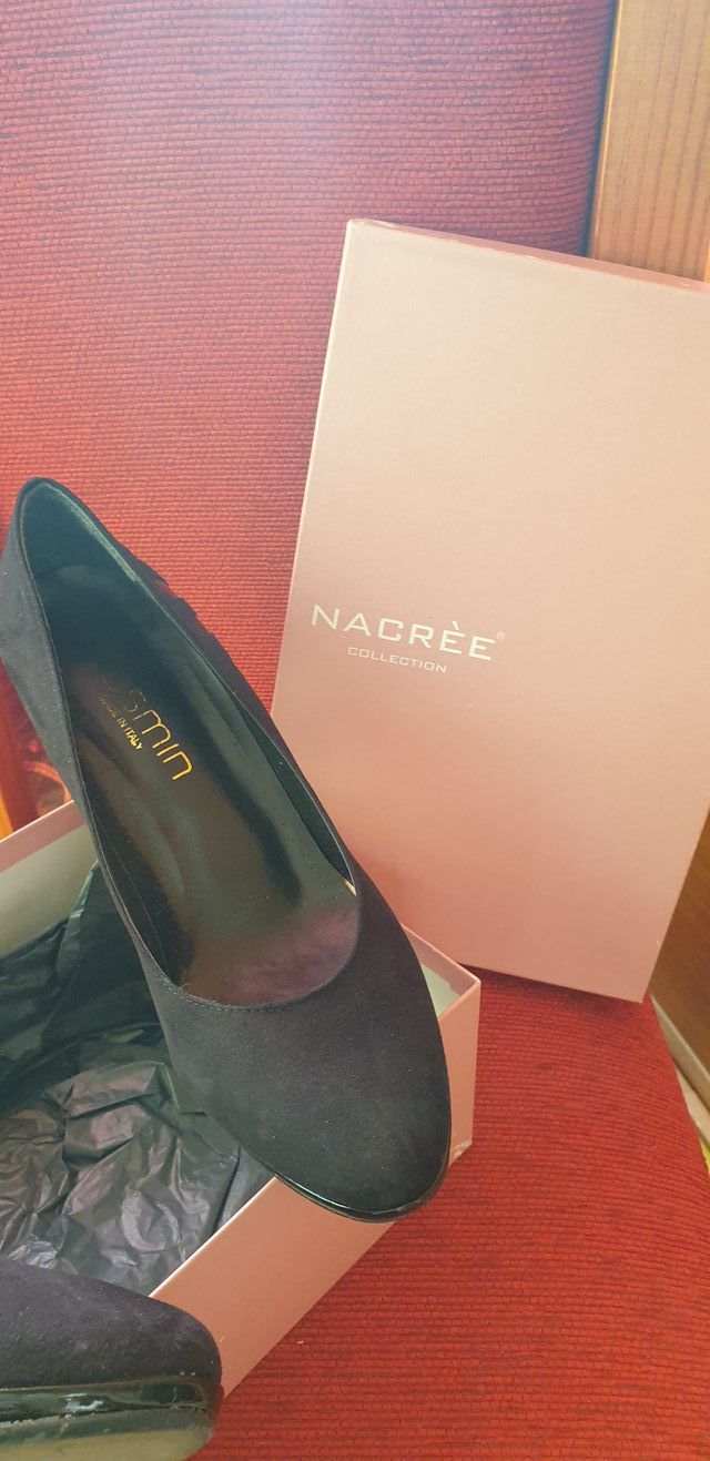 SCARPE DONNA DECOLLETE’ NERE di camoscio