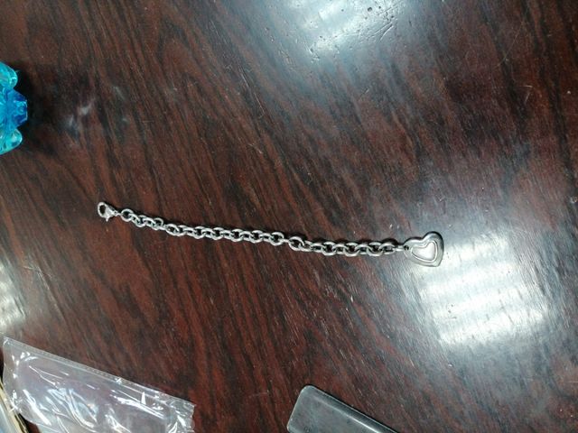 Braccialetto con charm a forma di Cuore . Nuovo. 