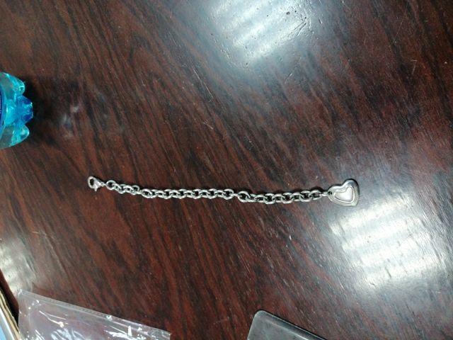 Braccialetto con charm a forma di Cuore . Nuovo. 