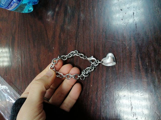 Braccialetto con charm a forma di Cuore . Nuovo. 