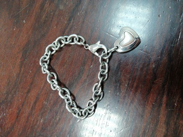 Braccialetto con charm a forma di Cuore . Nuovo. 