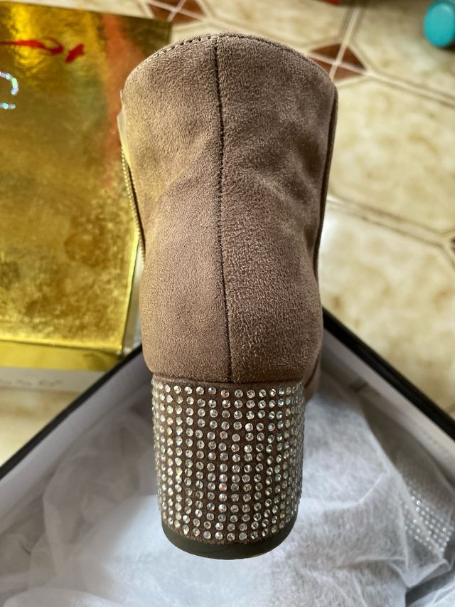 stivaletti scamosciati