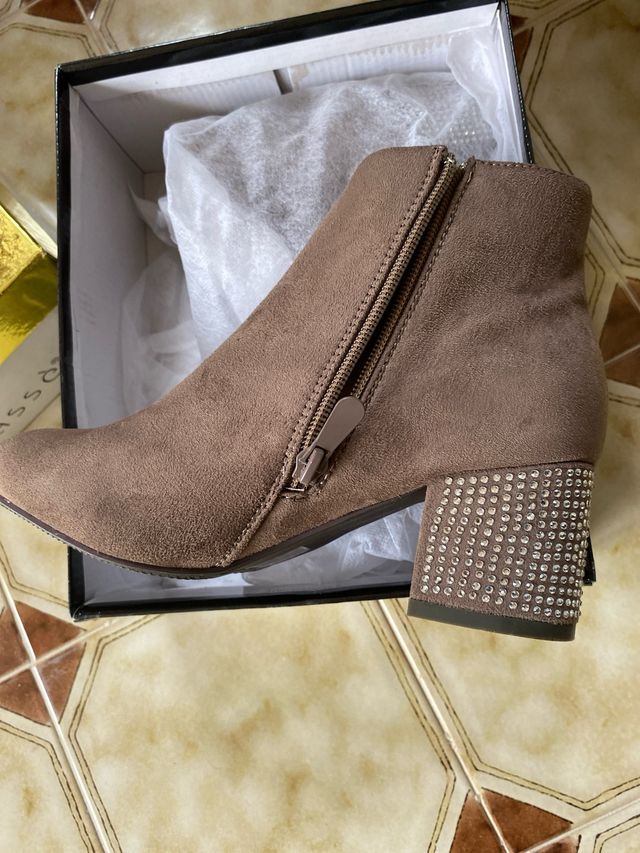 stivaletti scamosciati