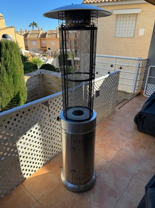 estufa exterior a gas con llama