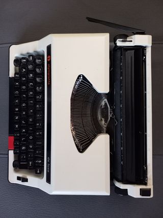 MAQUINA DE ESCRIBIR 