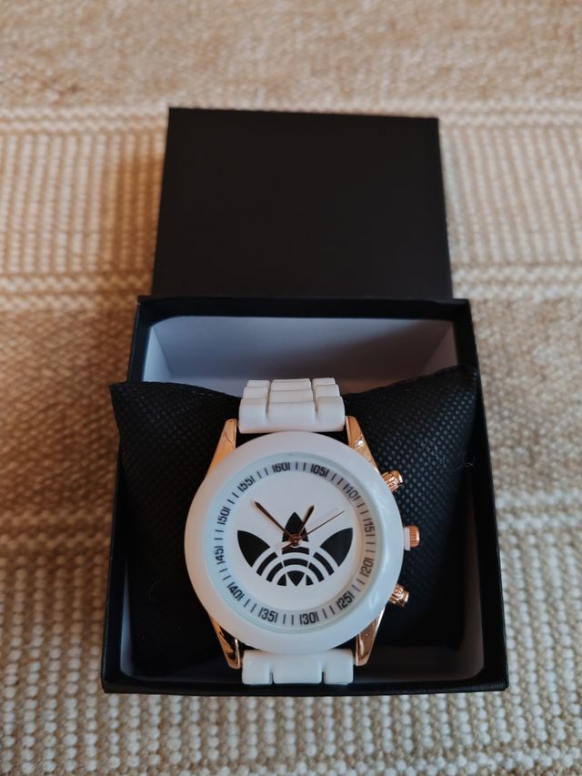 Orologio a lancette con scatola