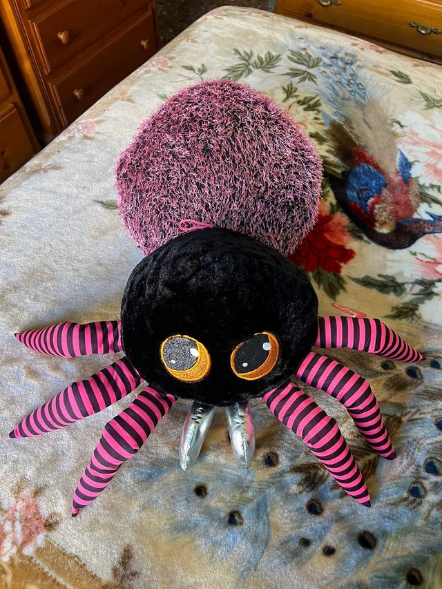 Araña de peluche