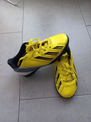 Botas fútbol Adidas tacos cortos número 30