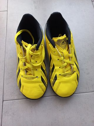 Botas fútbol Adidas tacos cortos número 30