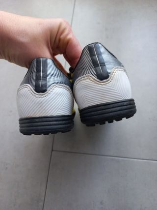 Botas fútbol Adidas tacos cortos número 30