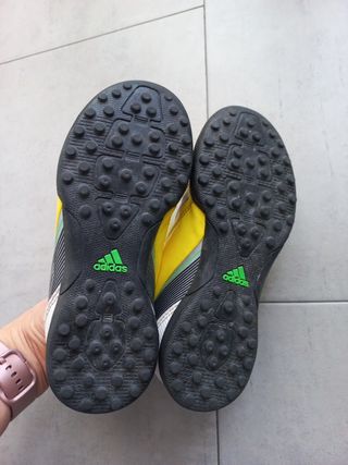 Botas fútbol Adidas tacos cortos número 30