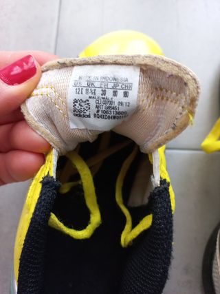 Botas fútbol Adidas tacos cortos número 30