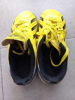 Botas fútbol Adidas tacos cortos número 30