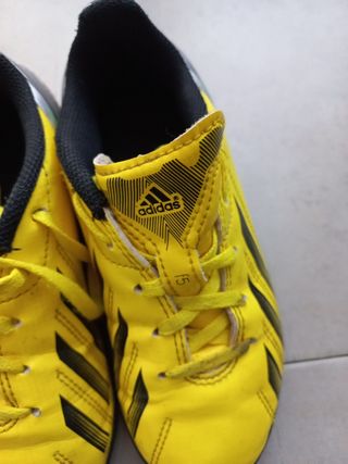 Botas fútbol Adidas tacos cortos número 30