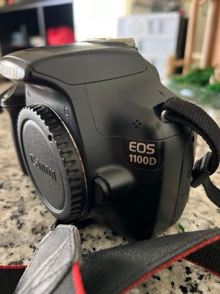 Camara reflex Canon EOS 1100