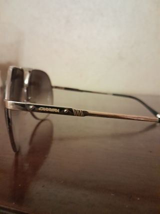 OCCHIALI DA SOLE A SpECCHIO della CARRER